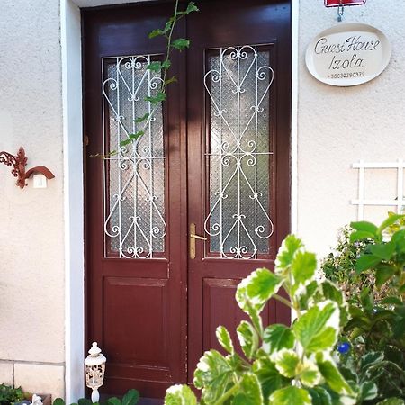 Guest House Ізола Екстер'єр фото
